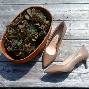 Nine West nude leather pumps